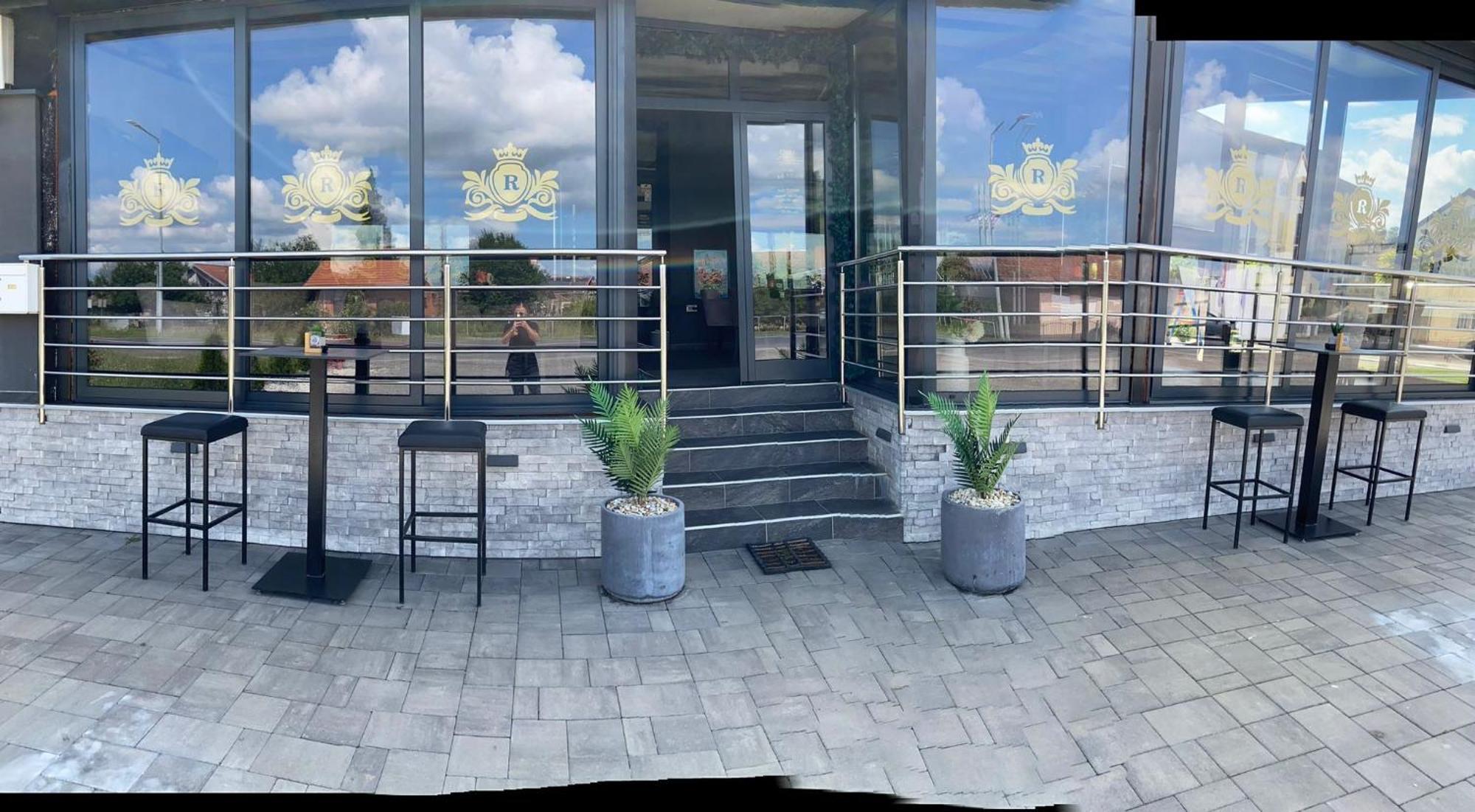 Royal Palace 武科瓦尔 外观 照片